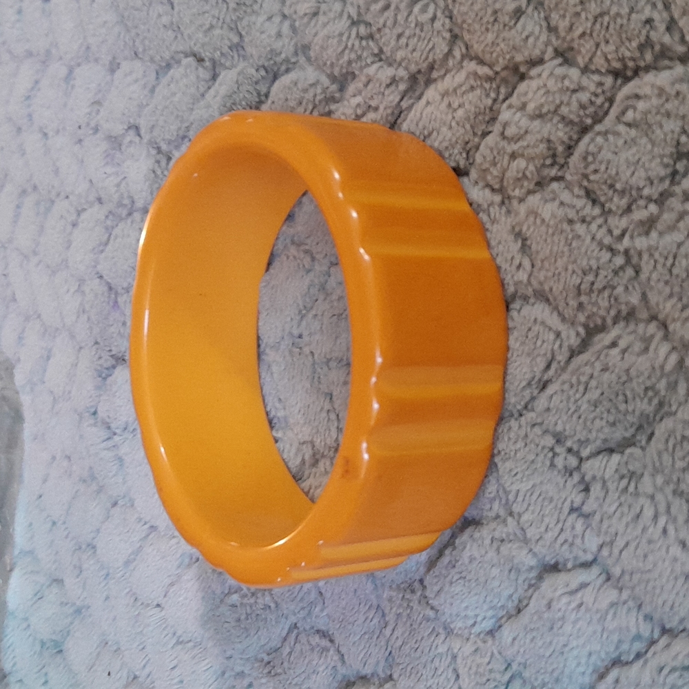 Vintage 1" wide Carved Butterscotch Bakelite Bracelet